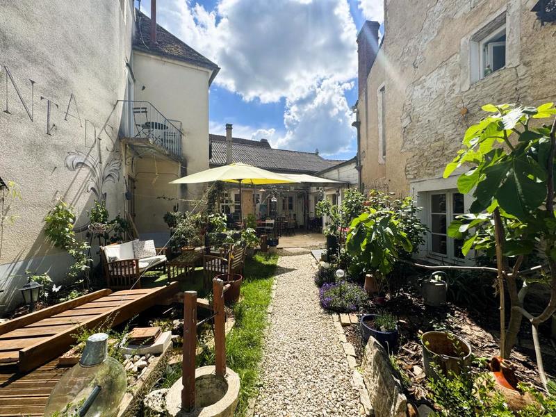 Maison - 280 m² - 10 pièces