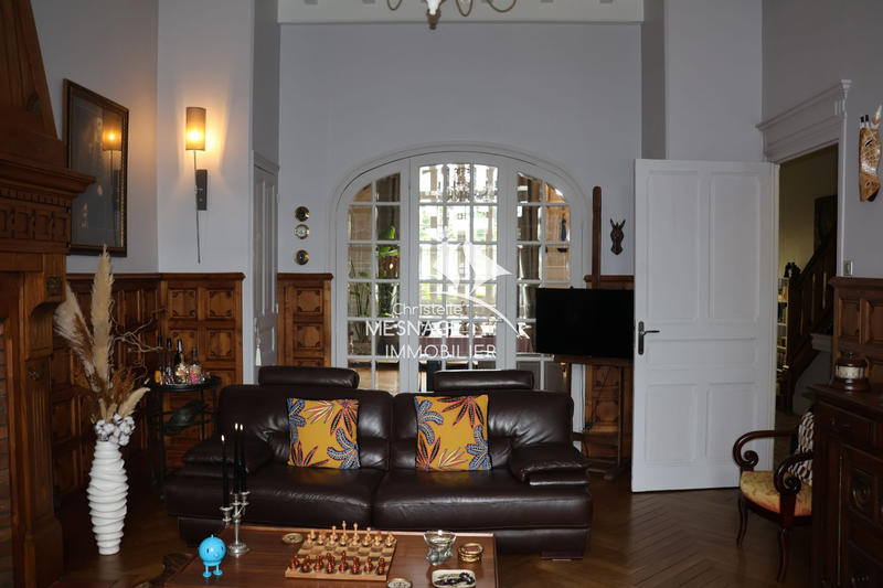 Maison - 236 m² - 8 pièces