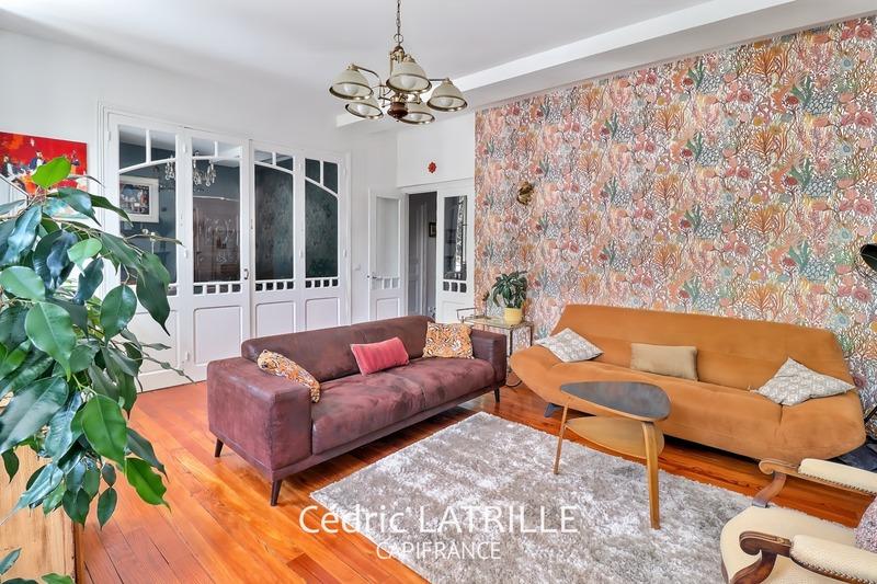 Maison - 248 m² - 12 pièces