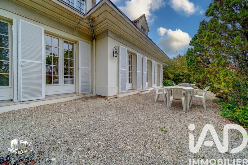 Maison - 239 m² - 7 pièces