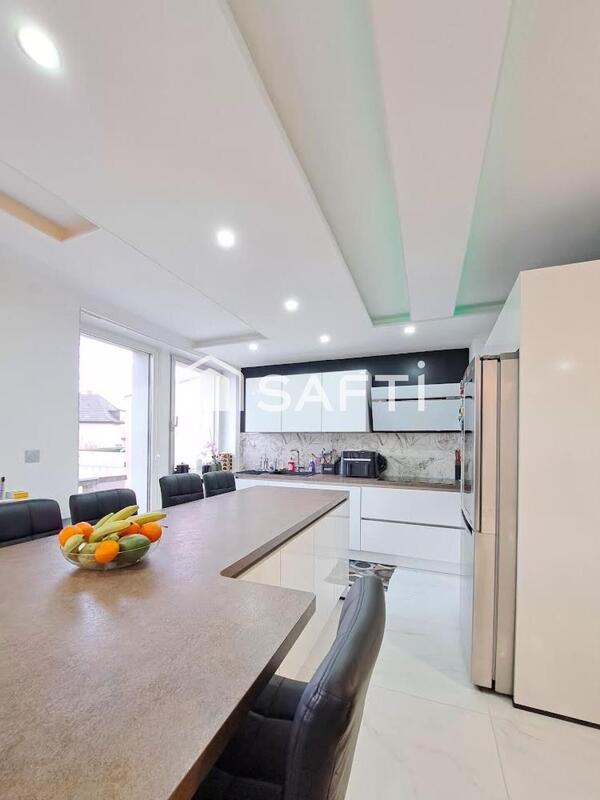 Maison - 194 m² - 8 pièces