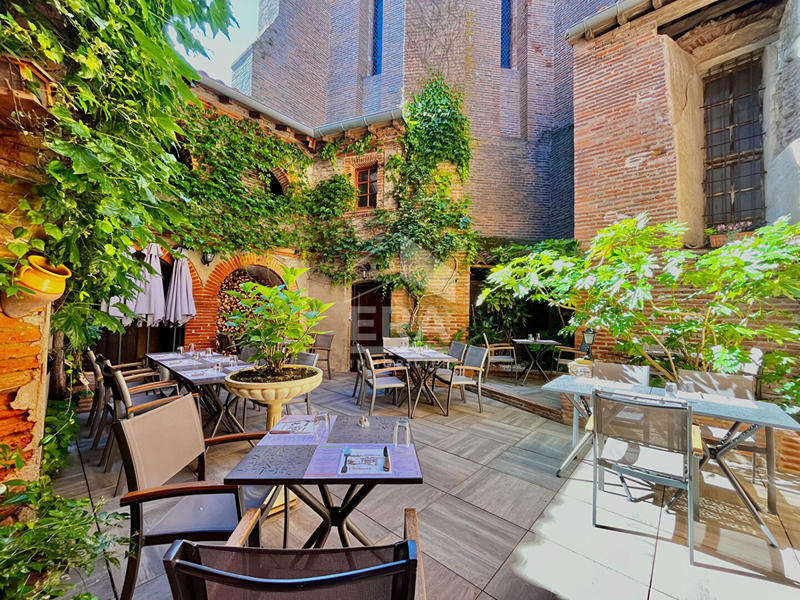 Maison - 320 m² - 9 pièces