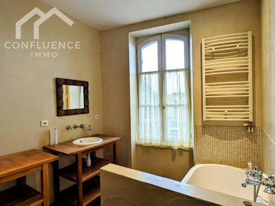 Maison - 250 m² - 7 pièces