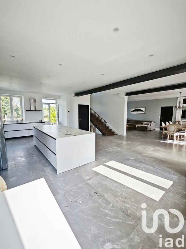 Château - 215 m² - 6 pièces