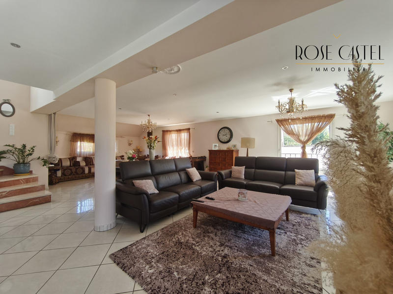 Maison - 221 m² - 6 pièces