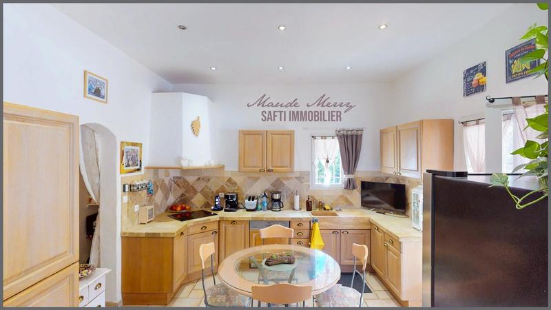 Maison - 230 m² - 6 pièces