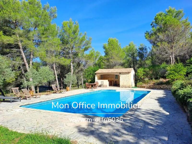 Maison - 185 m² - 7 pièces