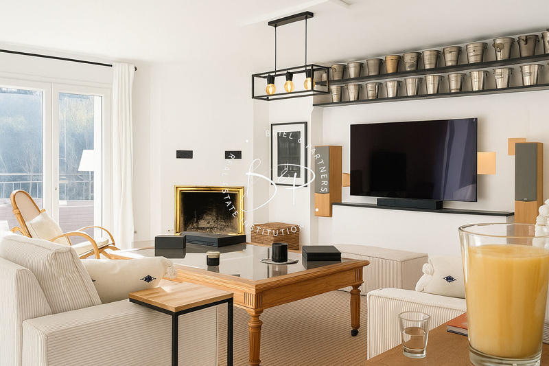 Maison - 331 m² - 8 pièces