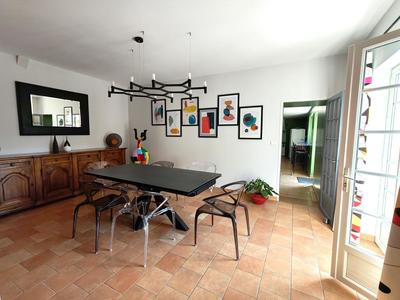 Maison - 264 m² - 8 pièces