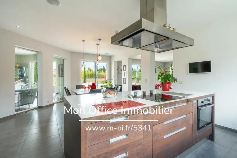 Maison - 260 m² - 8 pièces