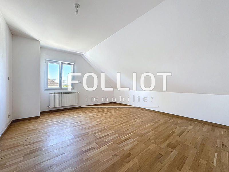 Maison - 225 m² - 8 pièces