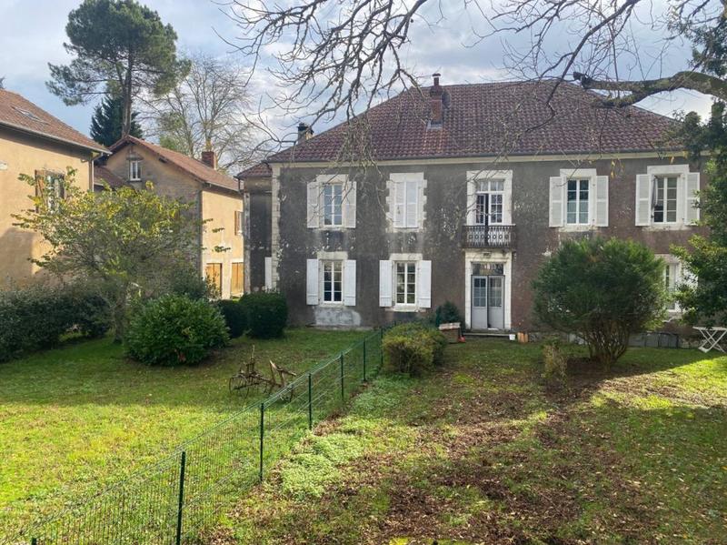 Maison - 720 m² - 10 pièces