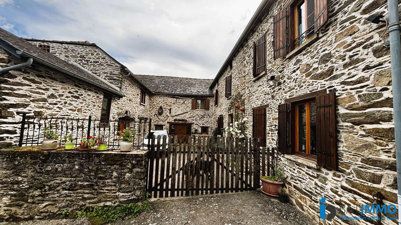 Maison - 373 m² - 8 pièces