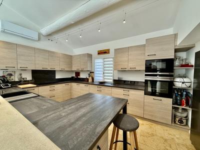 Maison - 222 m² - 6 pièces