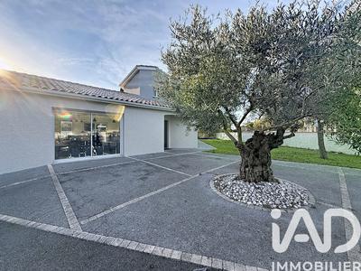 Maison - 187 m² - 6 pièces