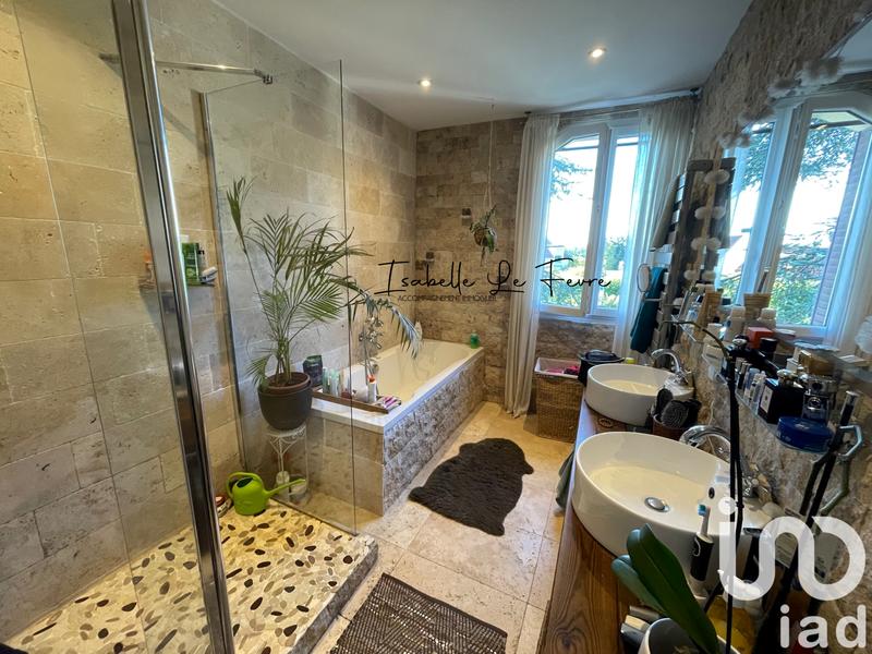 Maison - 334 m² - 12 pièces