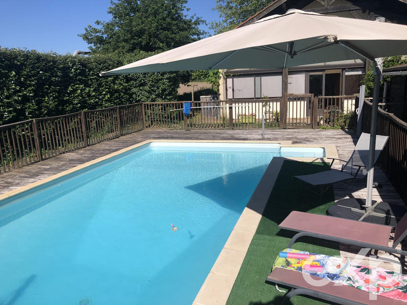 Maison - 230 m² - 8 pièces