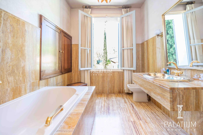 Maison - 255 m² - 7 pièces