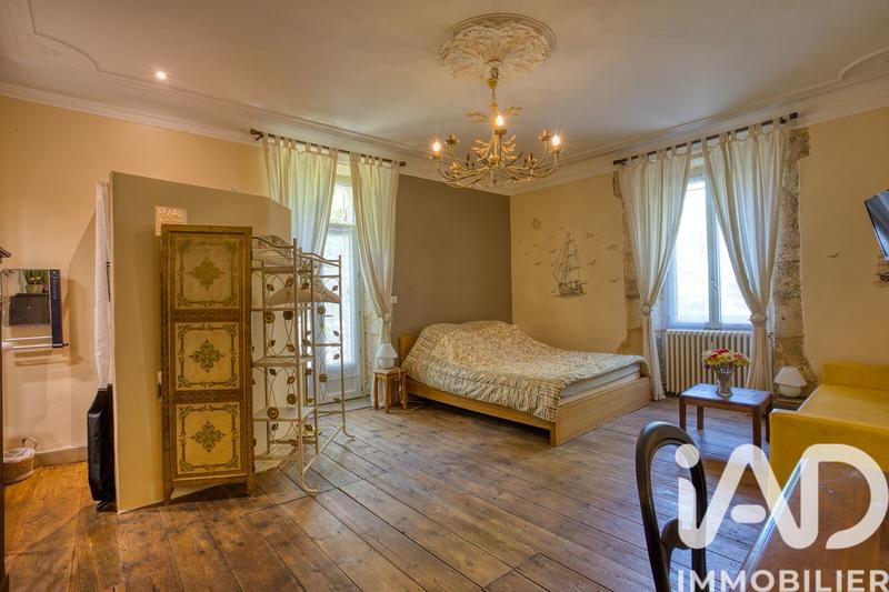 Maison - 230 m² - 7 pièces