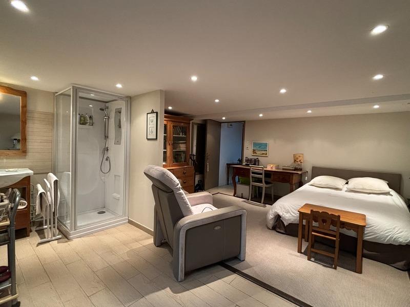 Propriété - 237 m² - 11 pièces