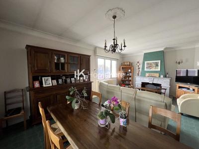 Maison - 200 m² - 7 pièces