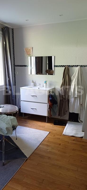 Maison traditionnelle - 249 m² - 11 pièces