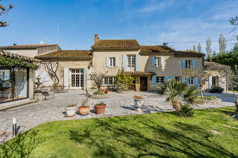 Propriété - 600 m² - 15 pièces