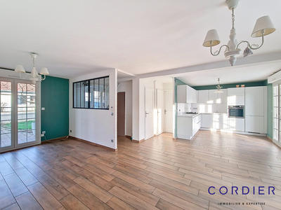 Maison - 111 m² - 7 pièces