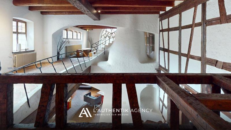 Maison - 636 m² - 12 pièces