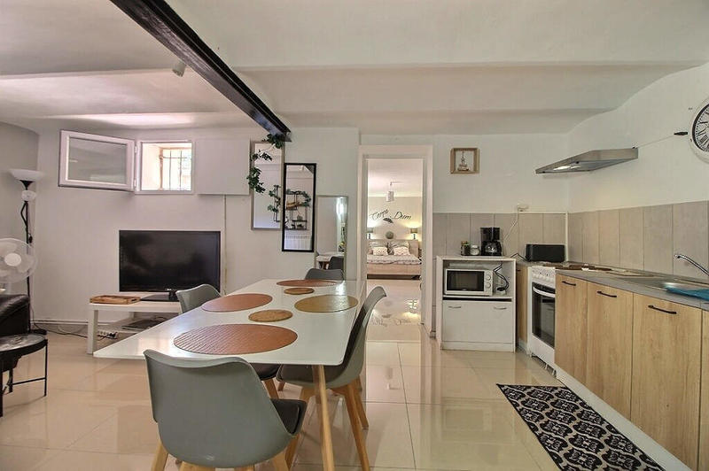 Maison - 210 m² - 9 pièces