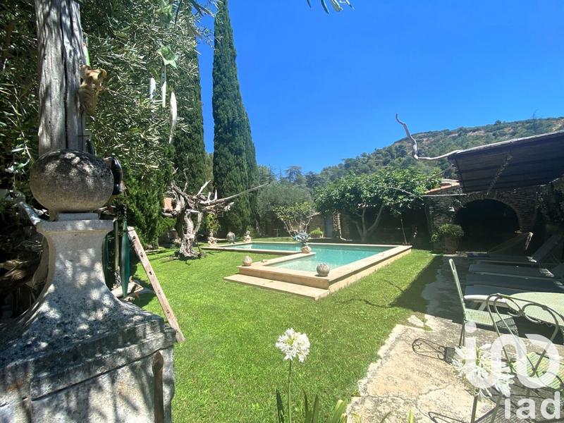 Maison - 256 m² - 9 pièces