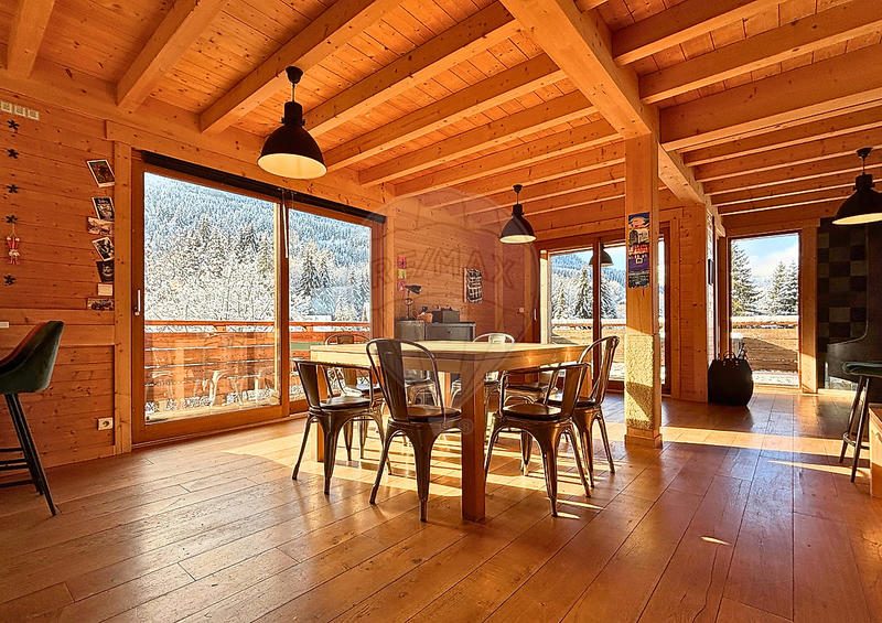 Maison - 201 m² - 7 pièces