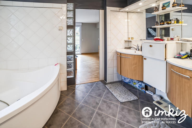 Maison - 180 m² - 7 pièces