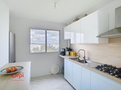 Appartement - 99 m² - 5 pièces