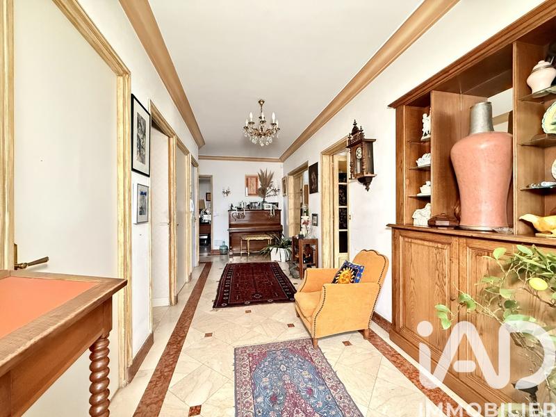 Maison - 230 m² - 8 pièces
