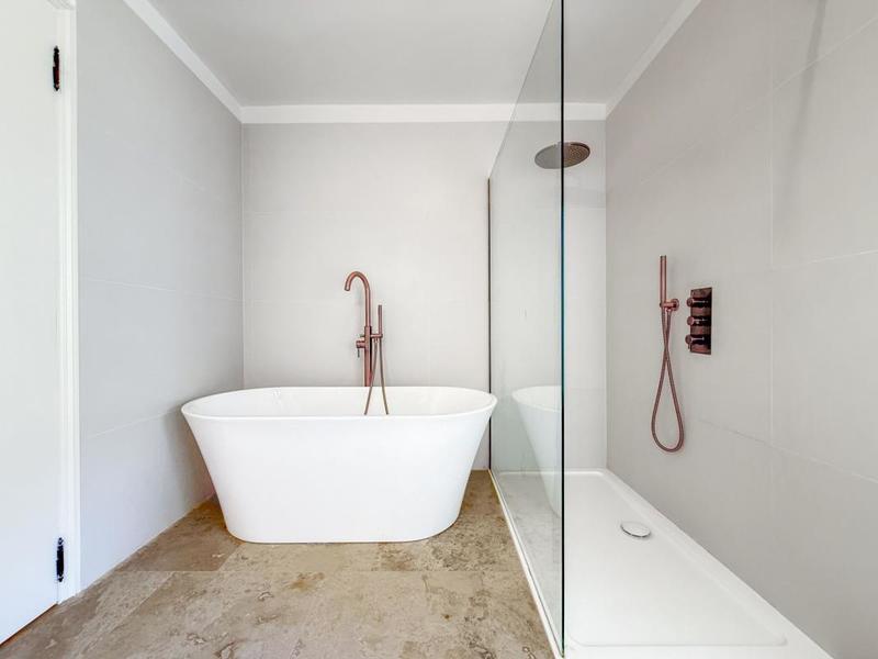 Maison - 250 m² - 6 pièces