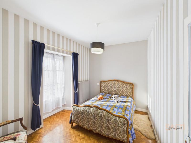 Maison - 211 m² - 8 pièces