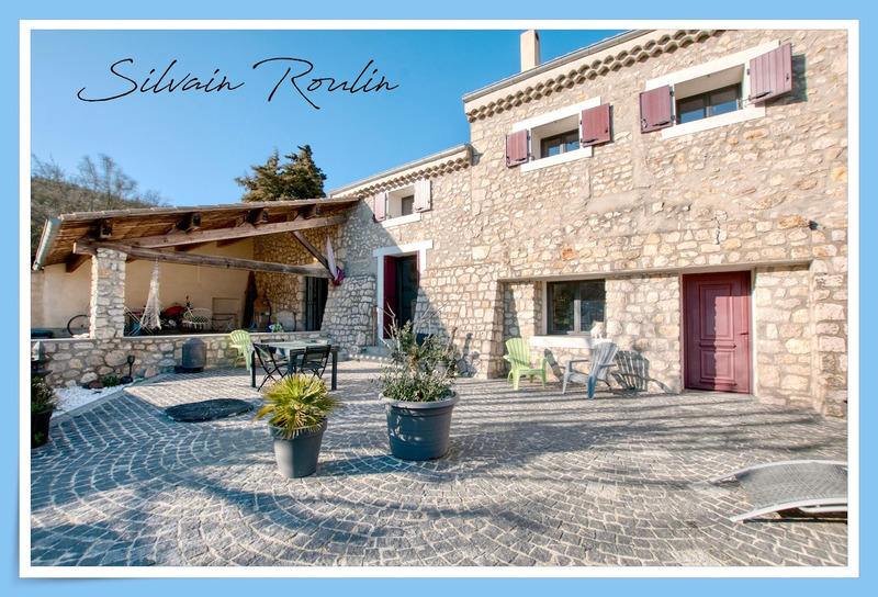 Maison - 282 m² - 8 pièces