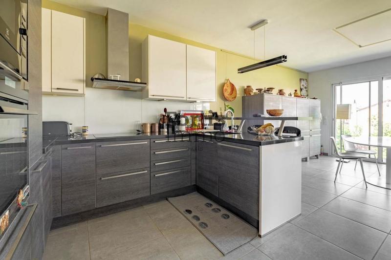 Maison - 230 m² - 6 pièces