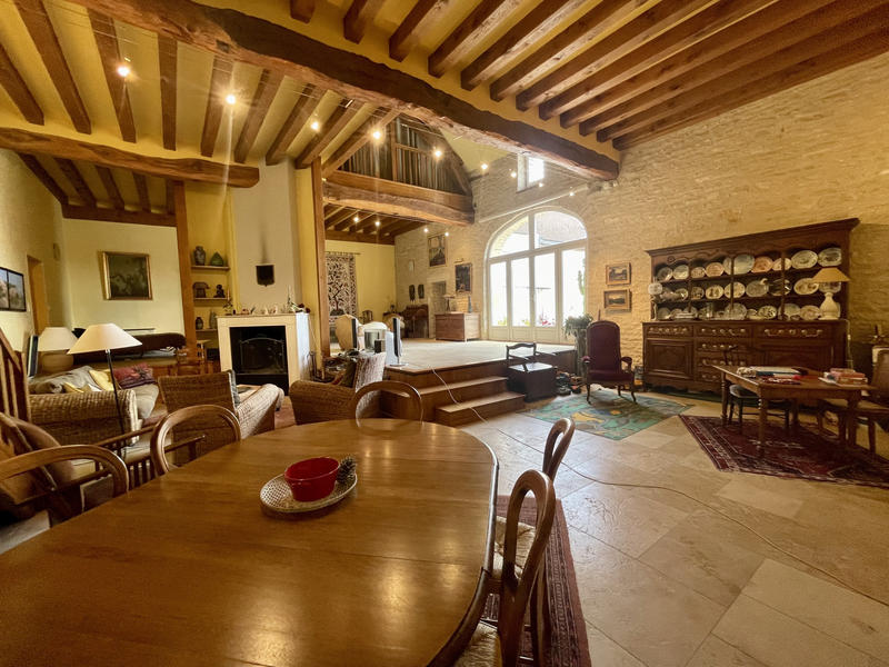 Maison - 372 m² - 9 pièces