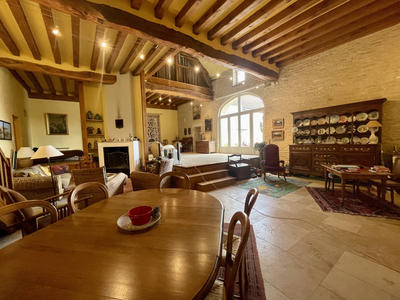 Maison - 372 m² - 9 pièces