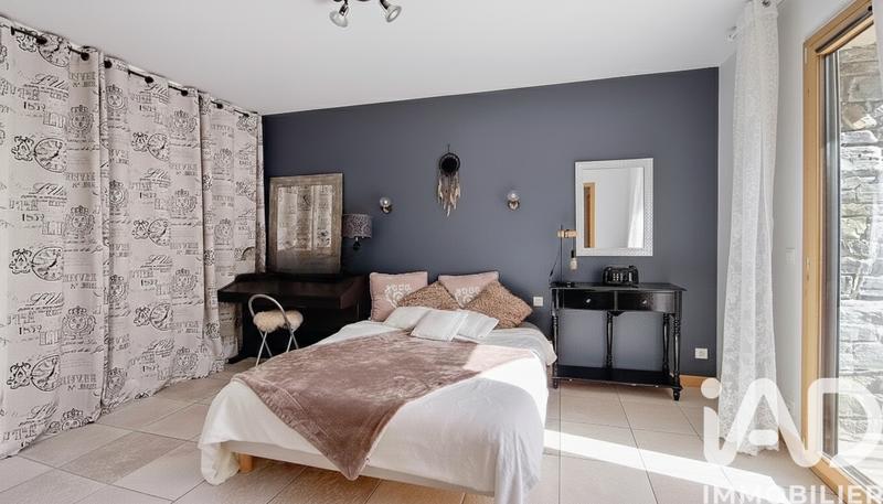 Maison - 306 m² - 8 pièces