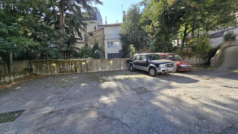 Immeuble - 144 m² - 9 pièces