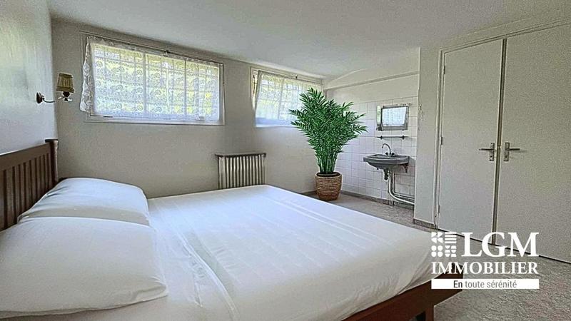 Maison - 210 m² - 8 pièces