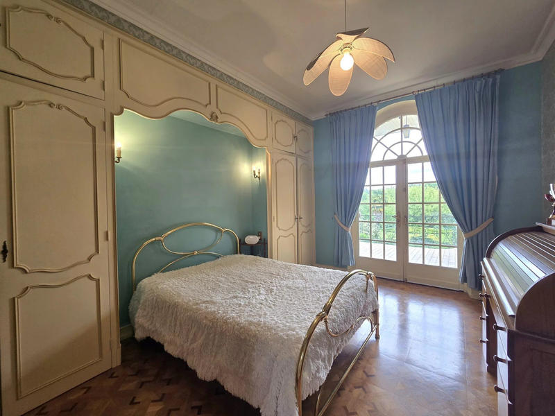 Maison - 322 m² - 11 pièces