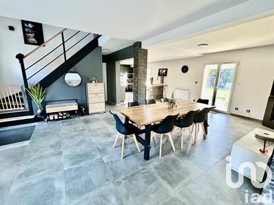 Maison - 210 m² - 7 pièces