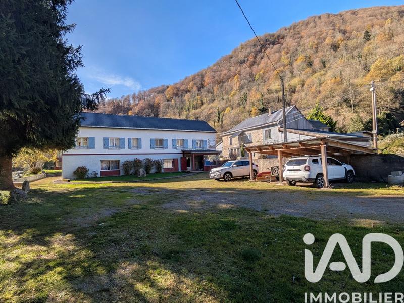 Maison - 300 m² - 15 pièces