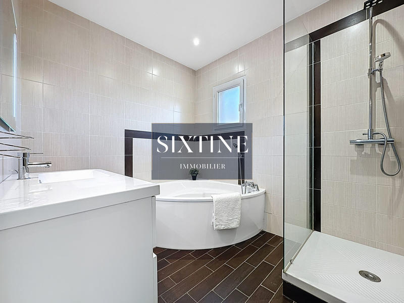 Maison - 193 m² - 8 pièces