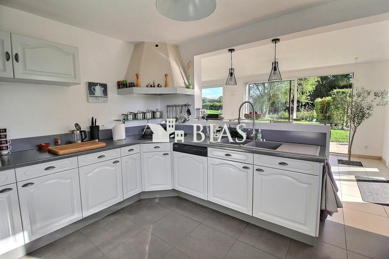 Maison traditionnelle - 187 m² - 7 pièces