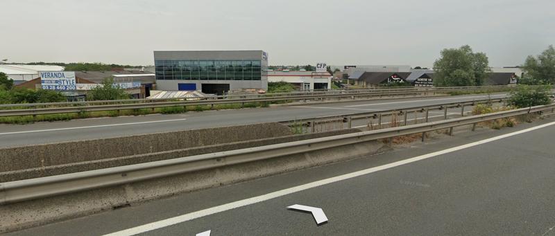 Local commercial - 1 500 m²